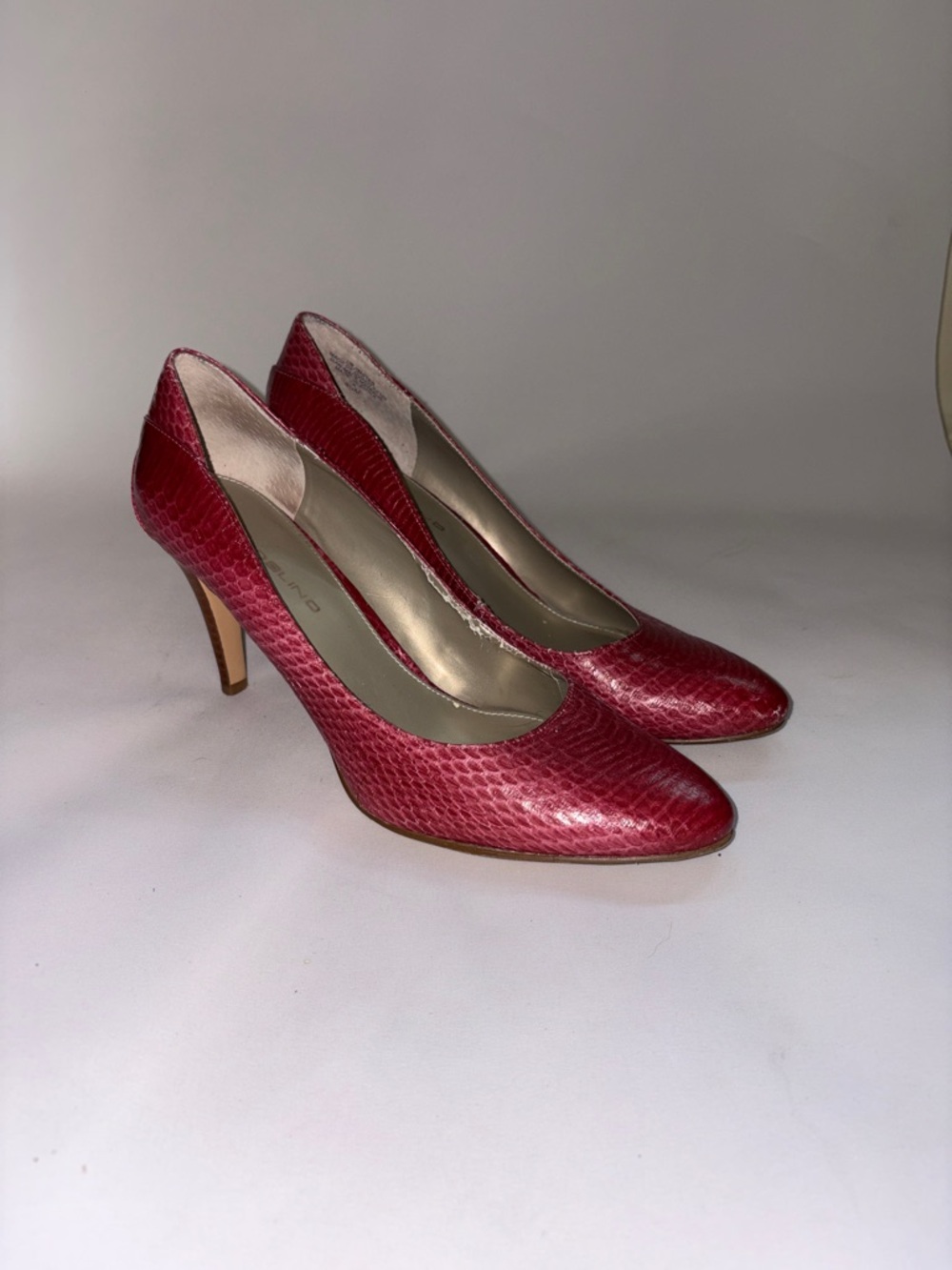 Bandolino Red Snakeskin Pointed-Toe Pumps Size 8.5
